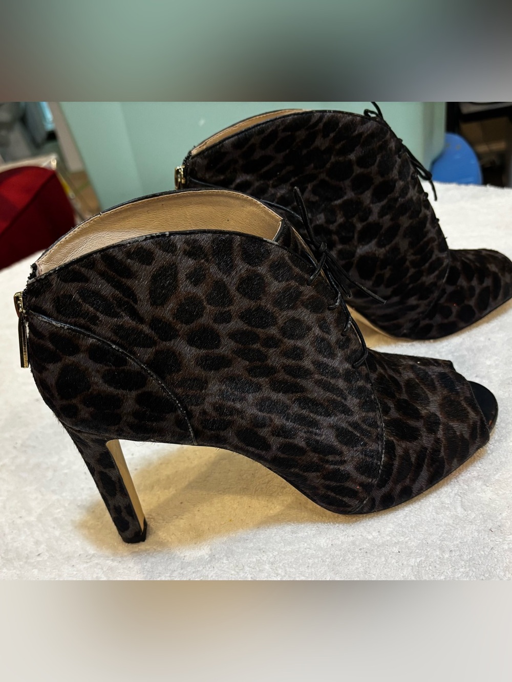 Almost Brand New Real Cow Fur Ankle Boots By Louis Et Cie - Size 10.5 - Box 6